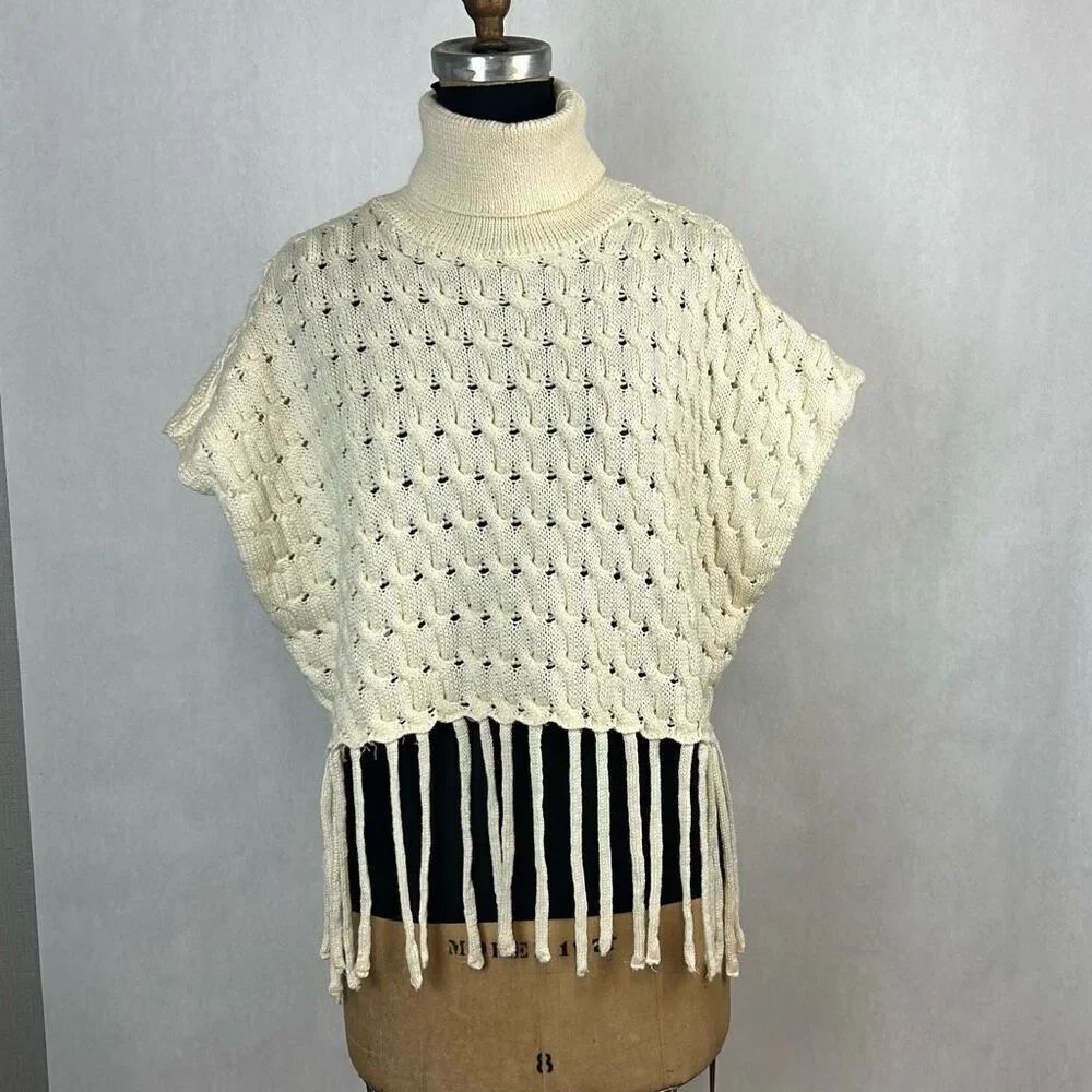 Davi & Dani Cable Knit Fringe Hem Sweater Poncho Vest Sz Medium Cream Turtleneck